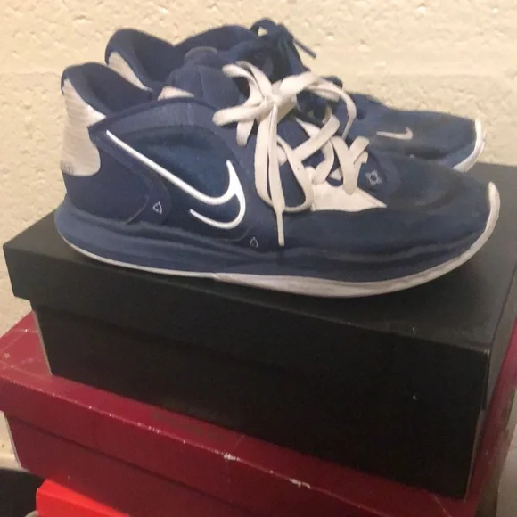 Basketball shoes which can also be used as regular tennis shoes - Picture 2 of 3